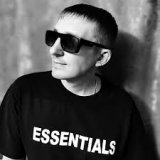 Гарик - Отец качает дочку на своих руках